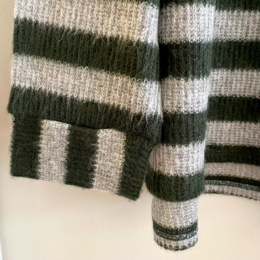 NWT Vince Camuto green/grey sweater. Size L. - Picture 5 of 6